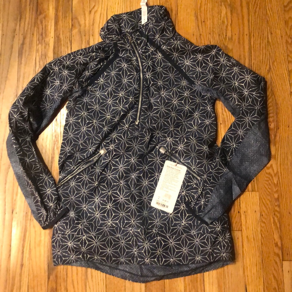 Lululemon miss misty pullover Sz 4 new rain cover